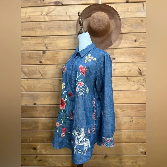 Johnny Was Zipup Shirt Tunic Denim Blue Embroidered Floral Horse Equine Medium - Picture 4 of 12